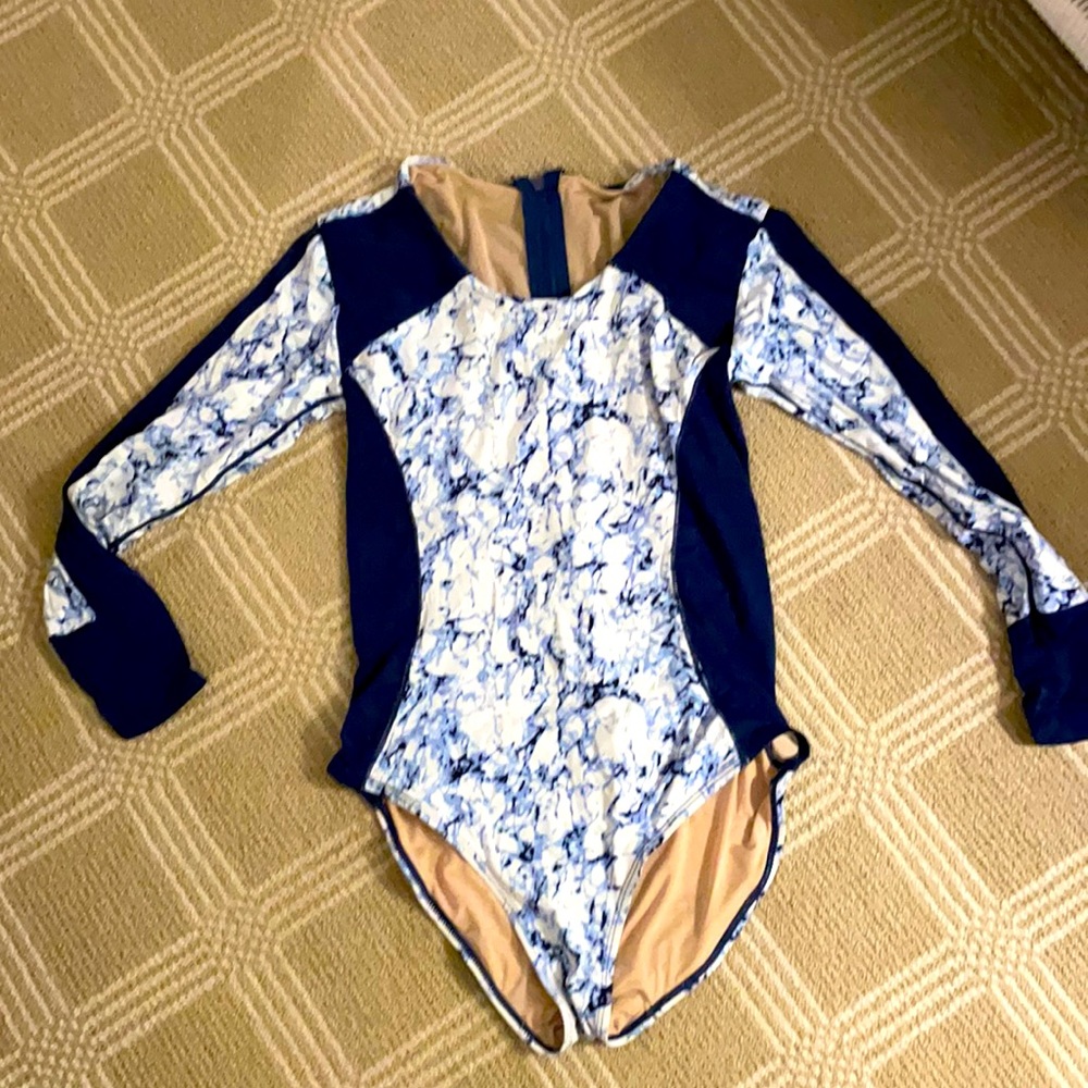 Size M rash guard bathing suit